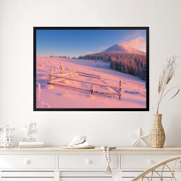 Obraz w ramie Zimowy świt w górskiej wiosce