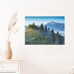 Plakat samoprzylepny Mglista dolina z ośnieżoną górą