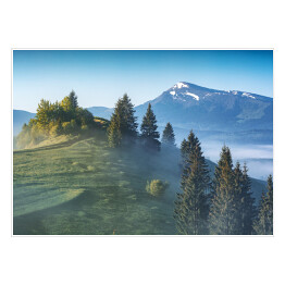 Plakat samoprzylepny Mglista dolina z ośnieżoną górą