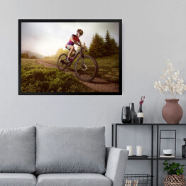 Obraz w ramie Jazda rowerem na tle lasu