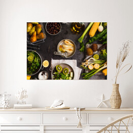 Plakat samoprzylepny Zbiór zielonych warzyw i owoców na ciemnym stole