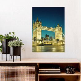 Plakat samoprzylepny Tower Bridge w Londynie o zmierzchu