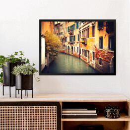 Obraz w ramie Wąski kanał w Wenecji we Włoszech