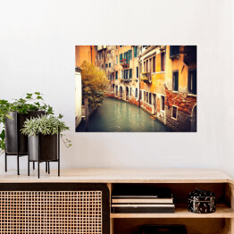 Plakat samoprzylepny Wąski kanał w Wenecji we Włoszech