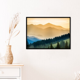 Plakat w ramie Piękny zachód słońca w rozwarstwionych górach