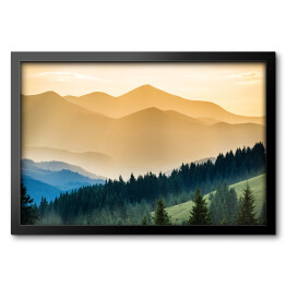 Obraz w ramie Piękny zachód słońca w rozwarstwionych górach