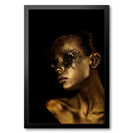 Obraz w ramie Młoda kobieta w czarno złotym artystycznym makijażu glamour