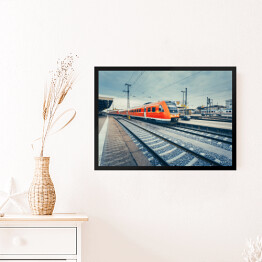 Obraz w ramie Piękna stacja kolejowa z czerwonym pociągiem