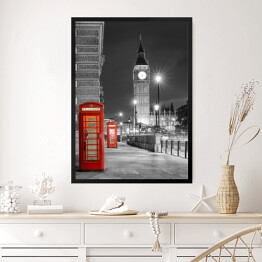 Obraz w ramie Czerwone budki telefoniczne w Londynie w nocy