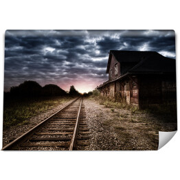 Fototapeta Pusty i opuszczony dworzec kolejowy w nocy