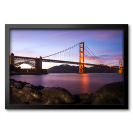 Obraz w ramie Golden Gate Bridge w San Francisco po zmierzchu