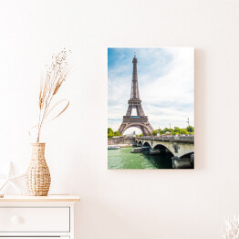 Obraz na płótnie Wieża Eiffla i most nad Sekwaną w Paryżu w słoneczny dzień