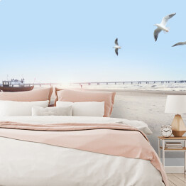 Fototapeta Piękny obraz plaży z łodzią i mewami