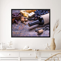 Obraz w ramie Czerwone wino w butelce oraz ser, oliwki, chleb, orzechy i figi na desce