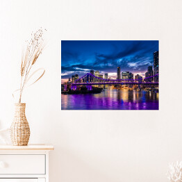 Plakat samoprzylepny Panorama miasta Brisbane w Australii rozświetlona purpurowymi światłami