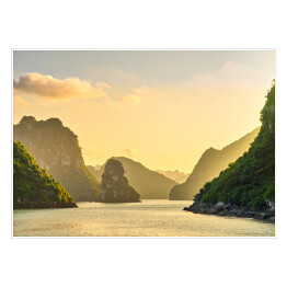 Plakat samoprzylepny Zatoka Halong otoczona skałami, Wietnam
