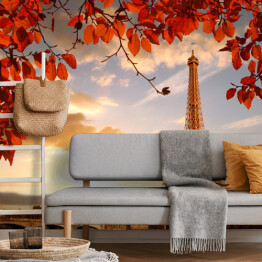 Fototapeta winylowa zmywalna Wieża Eiffla - kompozycja z jesiennymi liśćmi 
