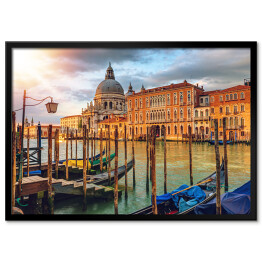 Plakat w ramie Wenecja - kanały przy zabytkowych budynkach