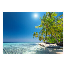 Plakat samoprzylepny Tropikalna plaża z dużą ilością roślinności