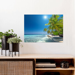 Plakat Tropikalna plaża z dużą ilością roślinności
