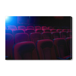 Obraz na płótnie Ciemne kino z projekcją światła i pustymi siedzeniami