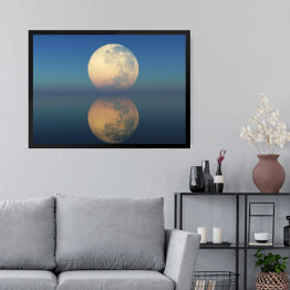 Obraz w ramie Księżyc w pełni odbijający się w tafli wody