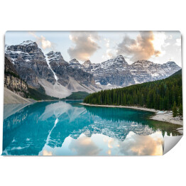 Fototapeta Krystalicznie czyste jezioro w Banff w Parku Narodowym