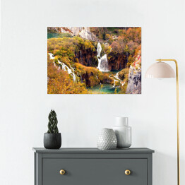 Plakat samoprzylepny Wodospad przy jesiennej roślinności
