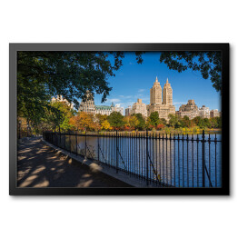 Obraz w ramie Upper West Side z kolorowymi jesiennymi liśćmi Central Park, Manhattan, Nowy Jork