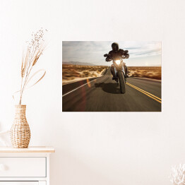 Plakat Motocyklista w drodze 