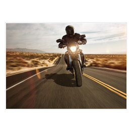 Plakat samoprzylepny Motocyklista w drodze 