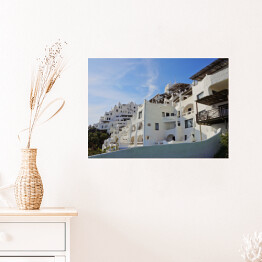 Plakat samoprzylepny Piękne białe budynki oświetlone promieniami słonecznymi, Punta Ballena, Urugwaj