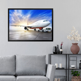 Obraz w ramie Samolot pasażerski na pasie startowym
