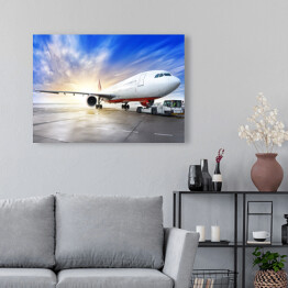 Obraz na płótnie Samolot pasażerski na pasie startowym