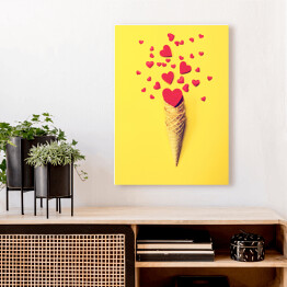 Obraz na płótnie Rożek z serduszkami na żółtym tle