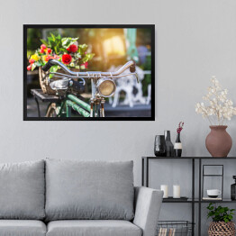 Obraz w ramie Rower z bukietem kwiatów w koszyku w stylu vintage 
