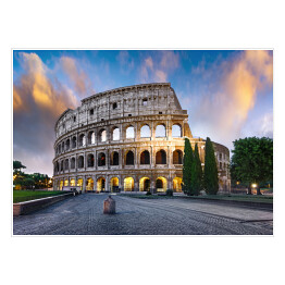 Plakat samoprzylepny Colosseum w Rzymie w trakcie półmroku, Włochy