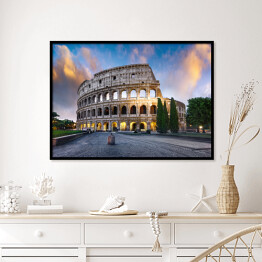 Plakat w ramie Colosseum w Rzymie w trakcie półmroku, Włochy