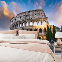 Colosseum w Rzymie w trakcie półmroku, Włochy