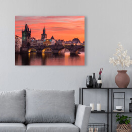 Obraz na płótnie Most Karola w Pradze z czerwonym zmierzchem w tle - Czechy