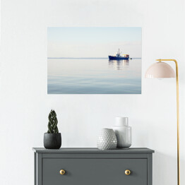 Plakat samoprzylepny Wodny krajobraz z łodzią w oddali