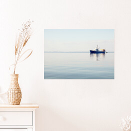 Plakat samoprzylepny Wodny krajobraz z łodzią w oddali