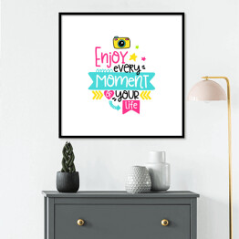 Plakat w ramie "Ciesz się każdą chwilą swojego życia" - kolorowy ozdobny napis motywacyjny