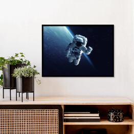 Plakat w ramie Astronauta w przestrzeni kosmicznej