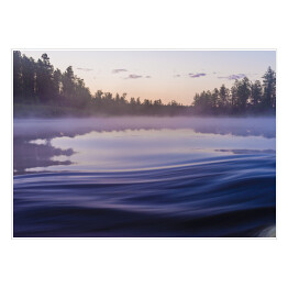 Plakat Letni krajobraz z rzeką, lasem, chmurami na niebieskim niebie 