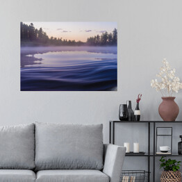 Plakat Letni krajobraz z rzeką, lasem, chmurami na niebieskim niebie 