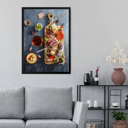 Obraz w ramie Różne hiszpańskie przekąski oraz wino