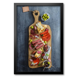 Obraz w ramie Różne hiszpańskie produkty spożywcze na drewnianej desce 