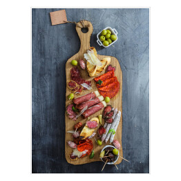 Plakat samoprzylepny Różne hiszpańskie produkty spożywcze na drewnianej desce 