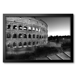 Obraz w ramie Widok w nocy na Koloseum, Rzym, Włochy w biało czarnych barwach
